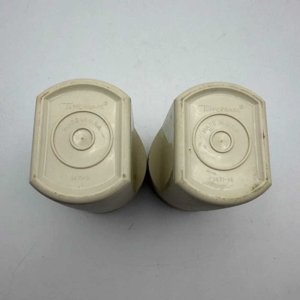 Tupperware vintage salt